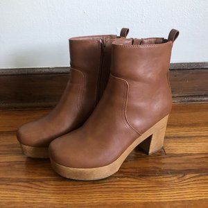 Universal Thread - Clog Boots